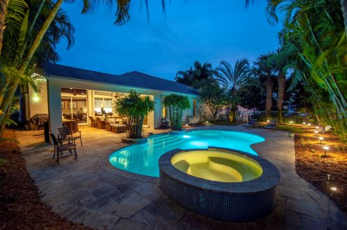 52 Lk Eden Dr, Boynton Beach FL 33435-8666 exterior