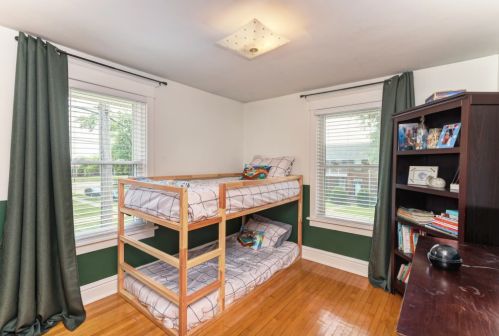 807 Caton Ave, Joliet IL 60435-5704 exterior