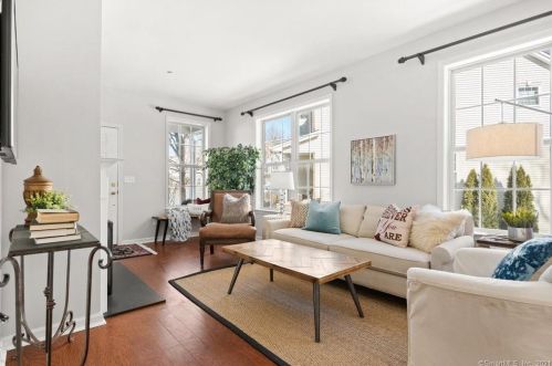 23 Last Leaf Cir, Windsor, CT 06095-4733