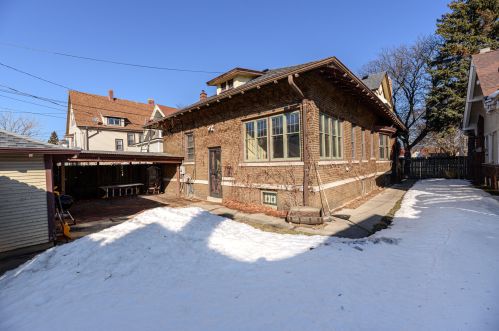 1139 Layton Blvd, Milwaukee WI 53215-1654 exterior