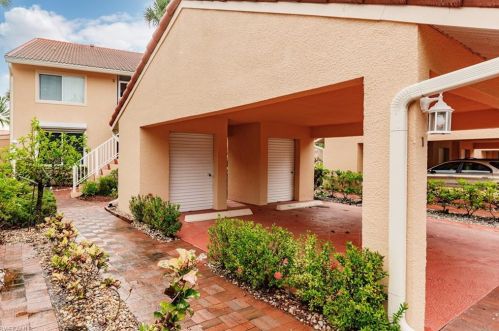 1685 Windy Pines Dr, Naples FL 34112-2776 exterior