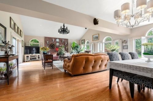 235 Warren St, Brookline MA 02445-5942 exterior