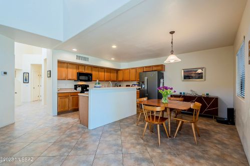 3121 Placita Agua Caliente, Tucson AZ  85712-1251 exterior