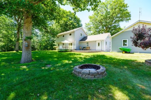 45551 Peninsula Dr, Grand Junction MI 49056-9462 exterior