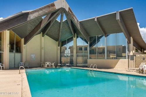 8731 Old Spanish Terrace Dr, Tucson AZ  85710-4072 exterior