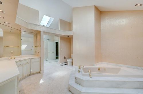 1411 Hollow Tree Dr, Pittsburgh PA 15241-2960 exterior