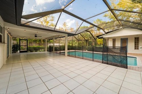 5341 Hickory Wood Dr, Naples FL 34119-1404 exterior