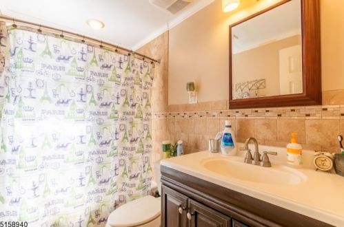 1021 Jefferson Ave, Rahway NJ 07065-2721 exterior