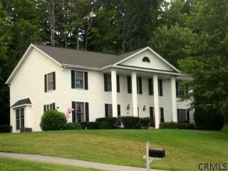40 Chestnut Ln, Schenectady, NY 12309-1200