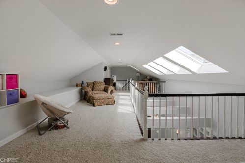 1512 Oakdale Ave, Chicago IL 60657-4011 exterior