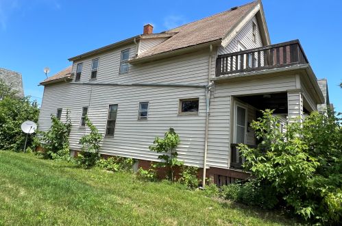 2126 Clarke St, Milwaukee, WI 53206-1516