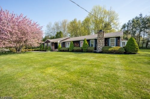 22 Heritage Dr, Warren, NJ 07059-6808