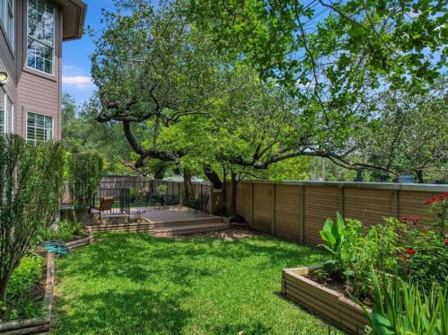 3900 Dominion Cv, Austin TX 78759-7300 exterior