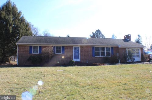 1037 Bollinger Rd, Littlestown PA 17340-9602 exterior