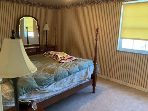 16 Chapel Dr, Pittsburgh PA 15237-2518 exterior