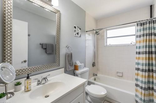 80 Logan Blvd, Naples FL  34119-2540 exterior