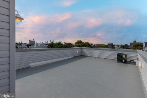 2401 Mascher St, Philadelphia PA  19133-3804 exterior