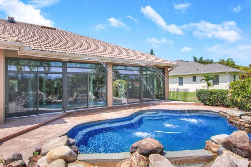 2718 Eagle Dr, Fort Pierce FL 34984-8913 exterior