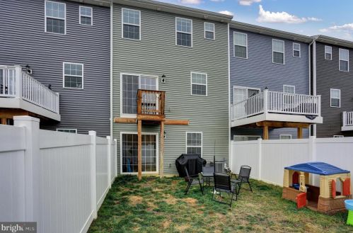 206 Overlook Dr, Hanover PA 17331-9136 exterior