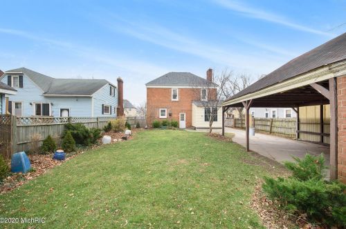 2243 Paris Ave, Grand Rapids MI 49505-4152 exterior