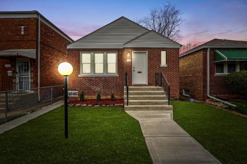 9740 Calumet Ave, Chicago, IL 60628-1430