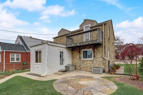 2335 54 St, Milwaukee WI 53219-3352 exterior