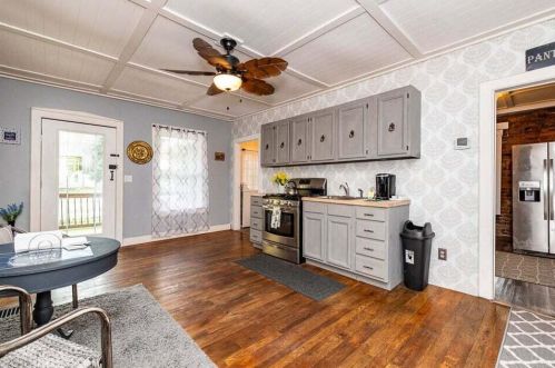 514 Kalamazoo St, Paw Paw MI 49079-1130 exterior