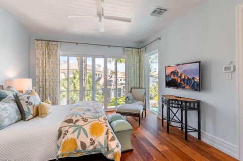 450 Gulf Shore Blvd, Naples FL 34103-2647 exterior