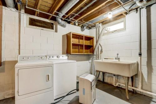 3160 Menomonee Riv Pkwy, Milwaukee WI 53222-3371 exterior