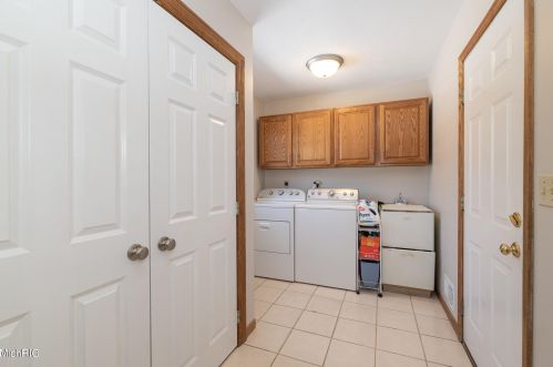 10400 Roger St, Kalamazoo MI 49002-7185 exterior