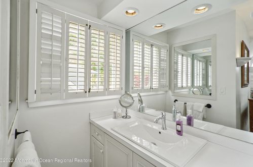 1231 Fleming Ave, Point Pleasant Beach NJ 08742-4040 exterior