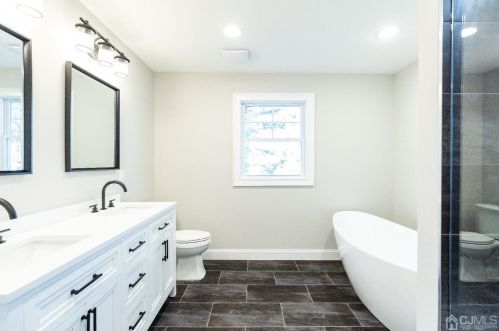 20 Linden Ave, Edison NJ 08817-3208 exterior