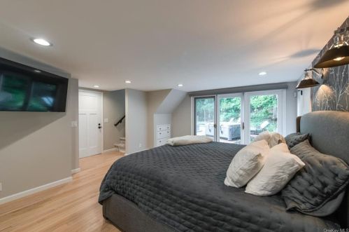 97-105 Kingwood Park, Poughkeepsie NY  12601-5448 exterior