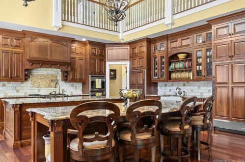 12 Thatcher Ter, Farmington CT 06032-1566 exterior