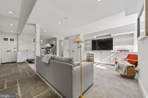 3324 Reservoir Rd, Washington DC  20007-2311 exterior