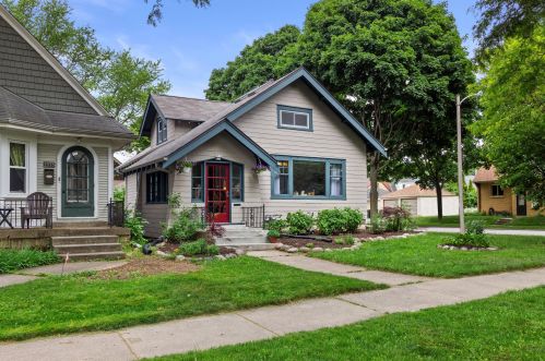 2577 69, Milwaukee WI 53219-2503 exterior