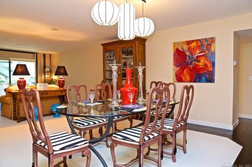 27 Ledgebrook Dr, Norwalk CT 06854-1018 exterior