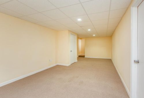 4 Devinne Dr, Concord NH 03301-5900 exterior