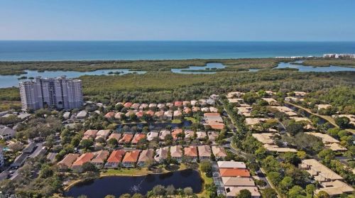 372 Mallory Ct, Naples FL 34110-7042 exterior