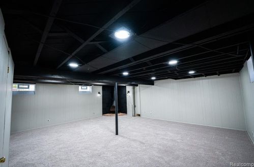 8451 Nightingale St, Dearborn Heights MI  48127-1203 exterior