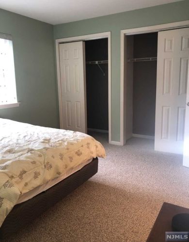 204 Mark Twain Way, Mahwah NJ  07430-3403 exterior