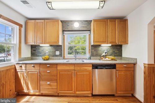 3432 Memorial St, Alexandria VA 22306-1548 exterior