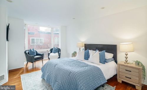 2027 Chancellor St, Philadelphia PA 19103-5604 exterior