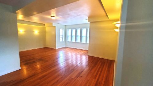 6725 Cornell Ave, Chicago, IL 60649-1017