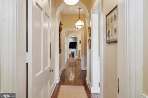 126 Delancey St, Philadelphia, PA 19106-4303