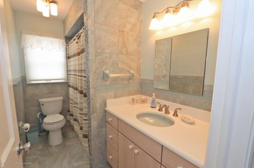 21 Dover Ave, Lavallette NJ 08735-2704 exterior