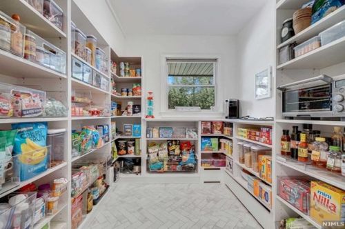 206 County Rd, Demarest NJ  07627-2202 exterior