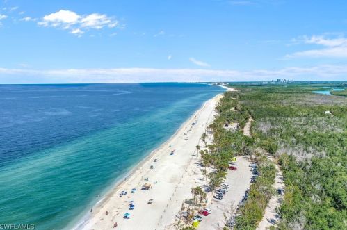 10482 Gulf Shore Dr, Naples FL 34108-2032 exterior