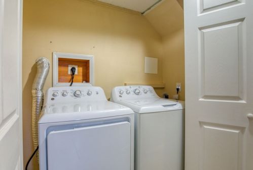 47 Laurel St, Springfield MA 01106-1150 exterior