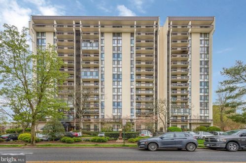 5300 Holmes Run Pkwy, Alexandria VA  22304-2834 exterior